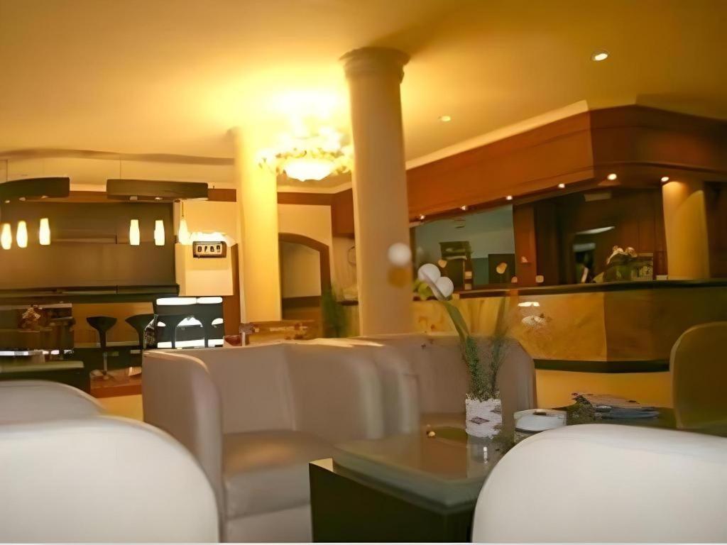Athaya Hotel Kendari Ngoại thất bức ảnh
